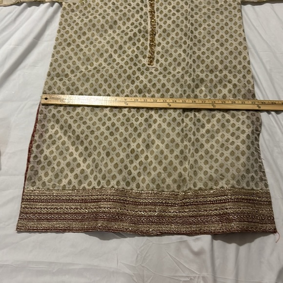 Kurta kameez red Duppatta off-white gold red silk type fabric. Size L. New - Picture 11 of 16